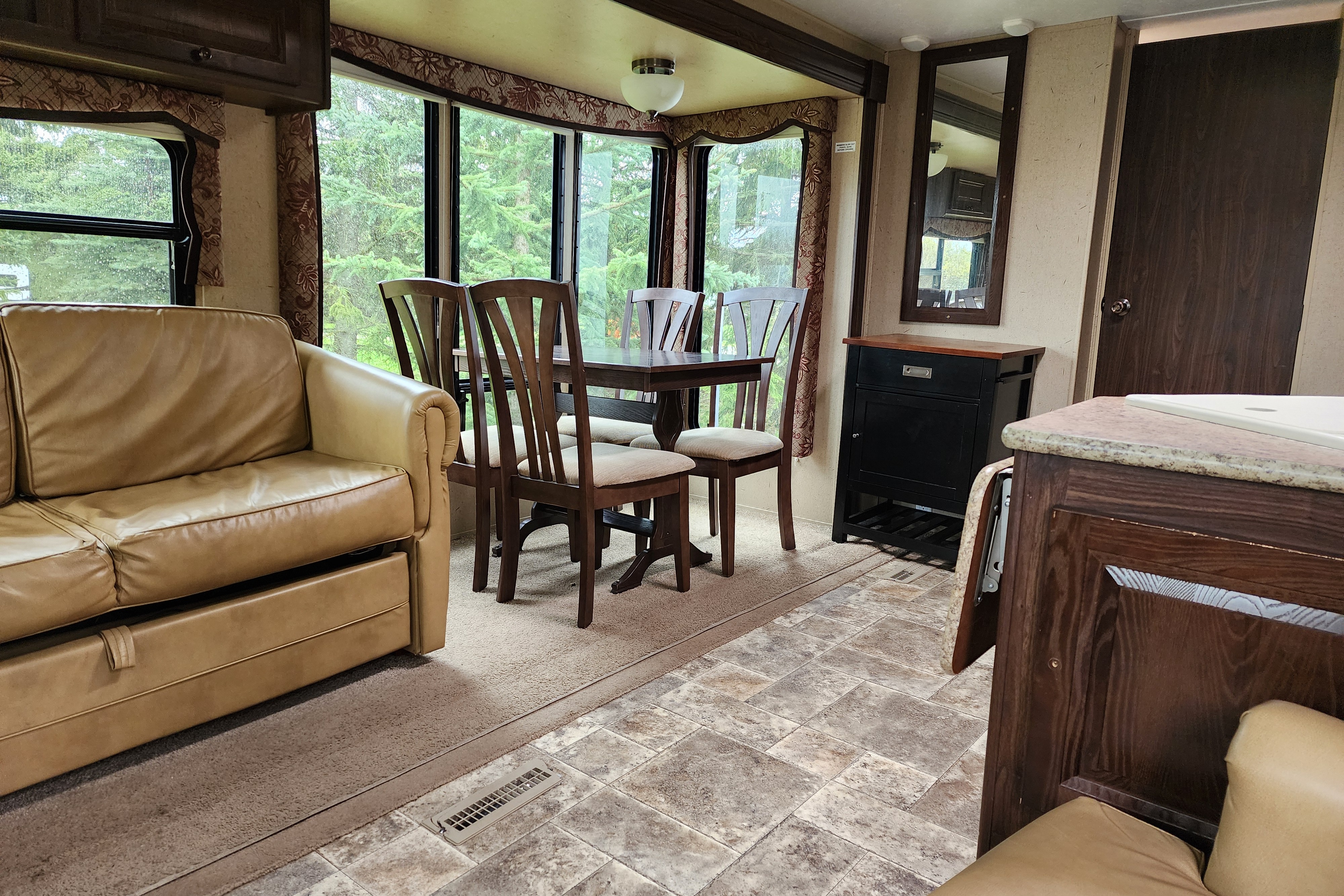 Bearspaw Palomino Elite Ultra-Lite T-829RLQS Travel Trailer