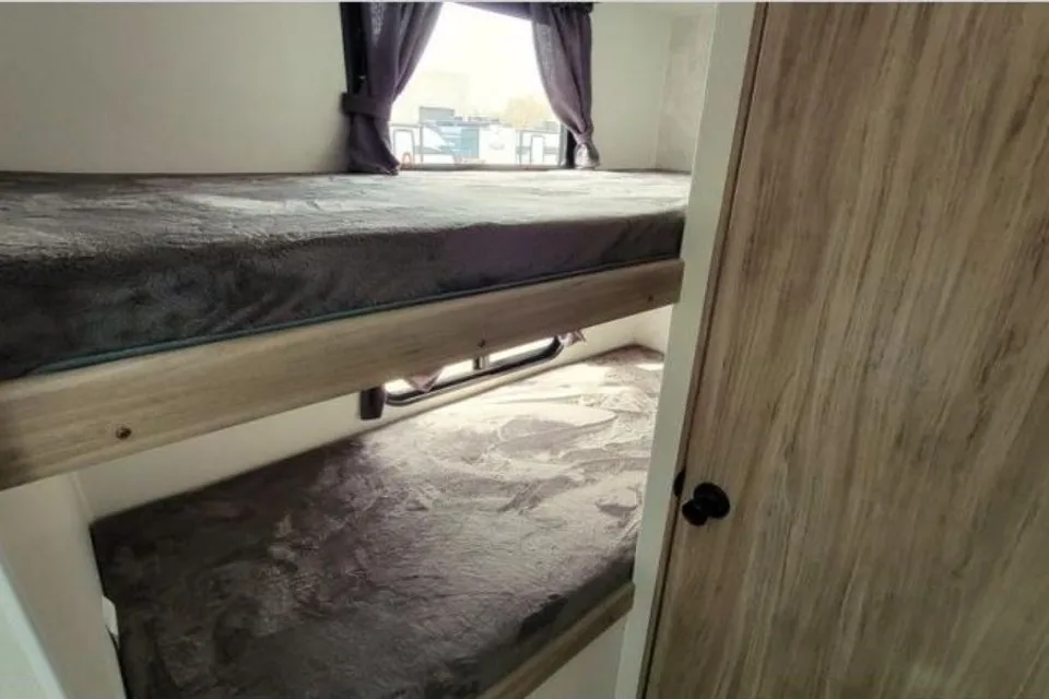 Modern Family Bunkhouse: Brand New Winnebago Access 26BH – Sleeps 8
