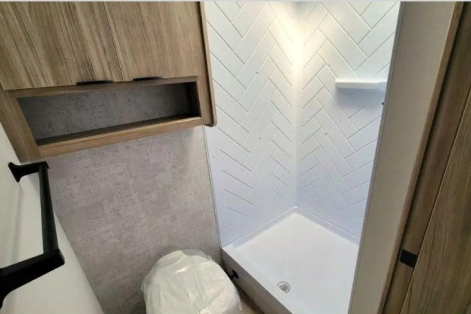 Modern Family Bunkhouse: Brand New Winnebago Access 26BH – Sleeps 8