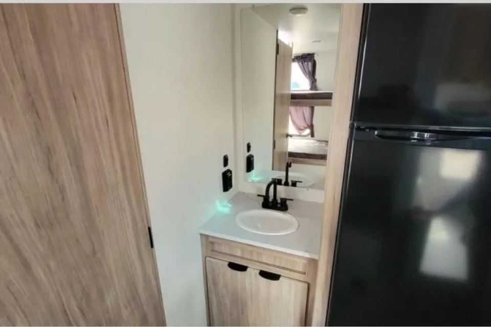 Modern Family Bunkhouse: Brand New Winnebago Access 26BH – Sleeps 8