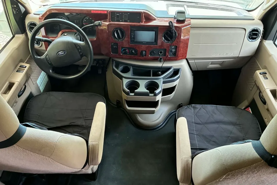 Forrest's Winnebago Chalet Class C