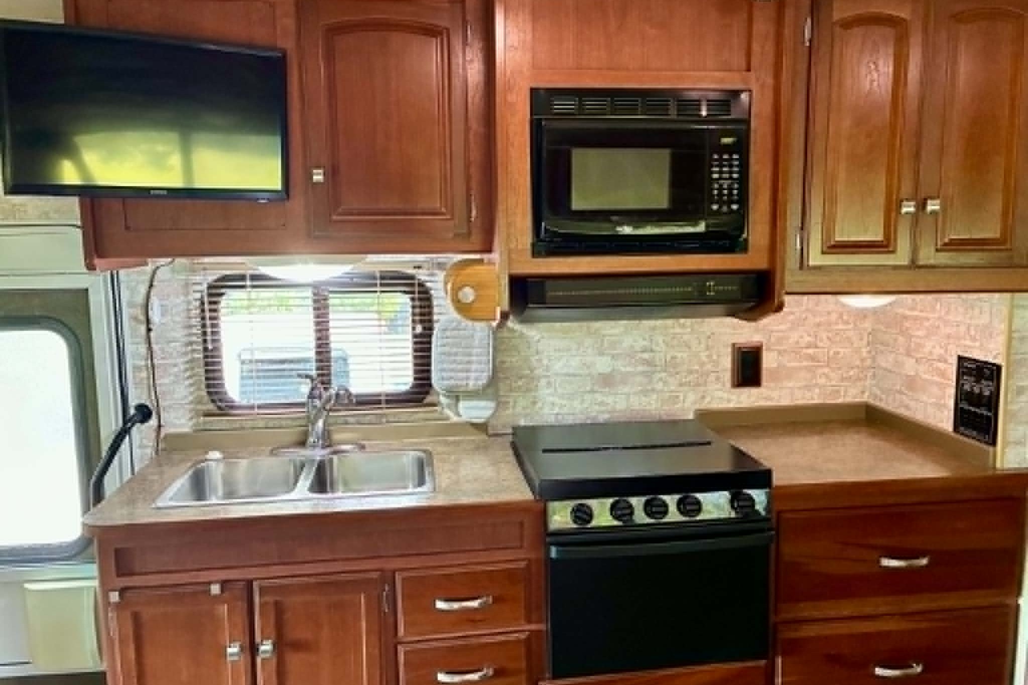 Forrest's Winnebago Chalet Class C