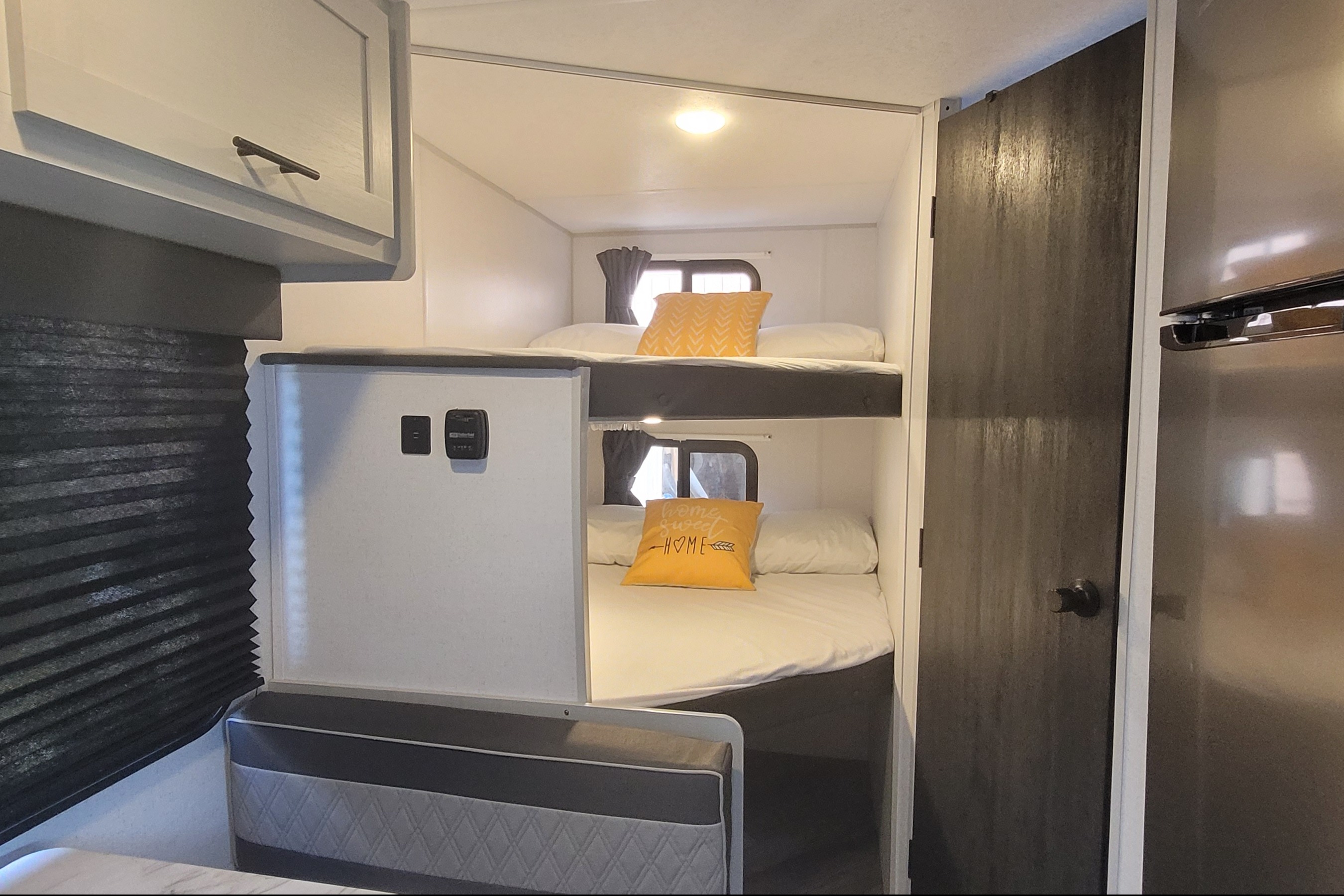 Honey Bee - LIKE NEW, Family Bunkhouse #happytrailsawait
