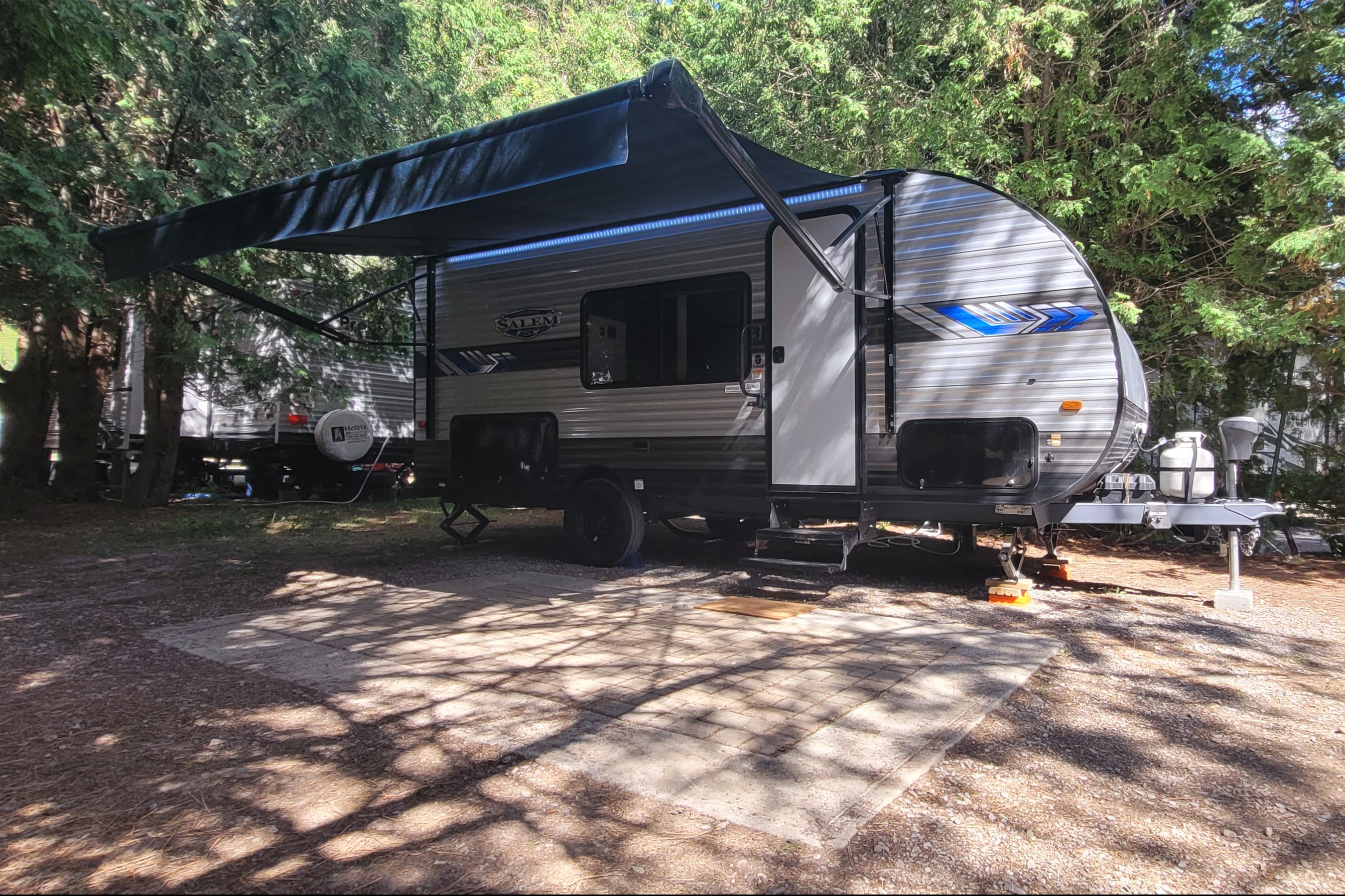 Honey Bee - LIKE NEW, Family Bunkhouse #happytrailsawait