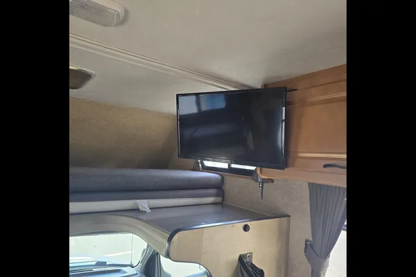 Thor Majestic 28' Motorhome - Class C RV