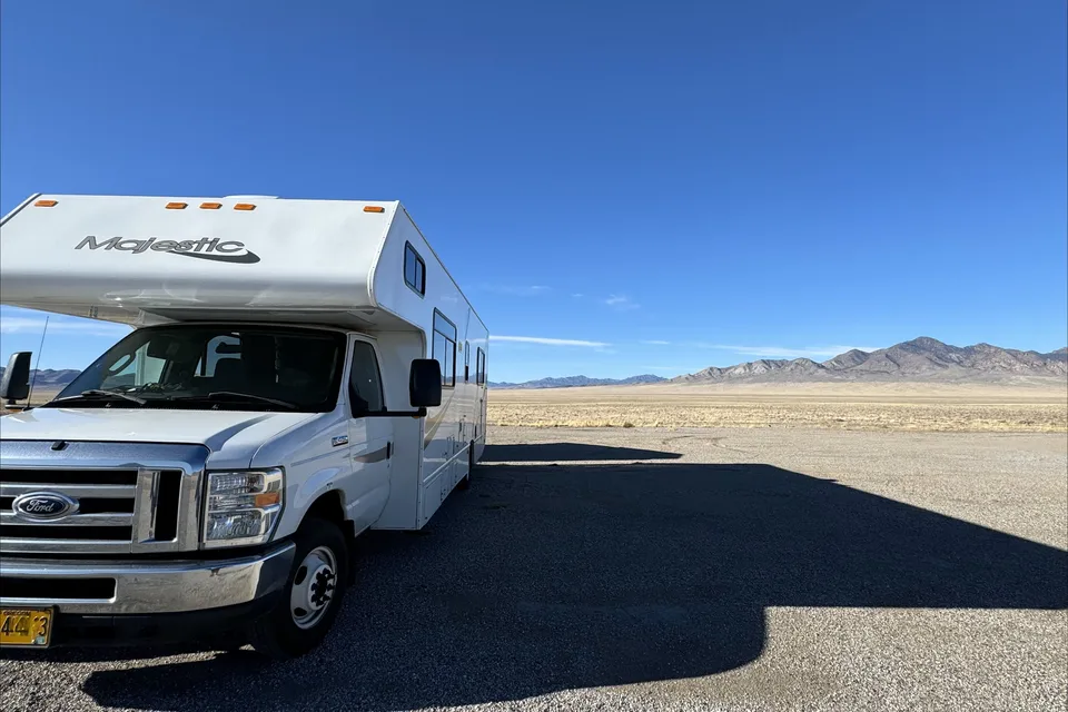 Thor Majestic 28' Motorhome - Class C RV