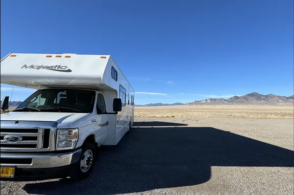 Thor Majestic 28' Motorhome - Class C RV