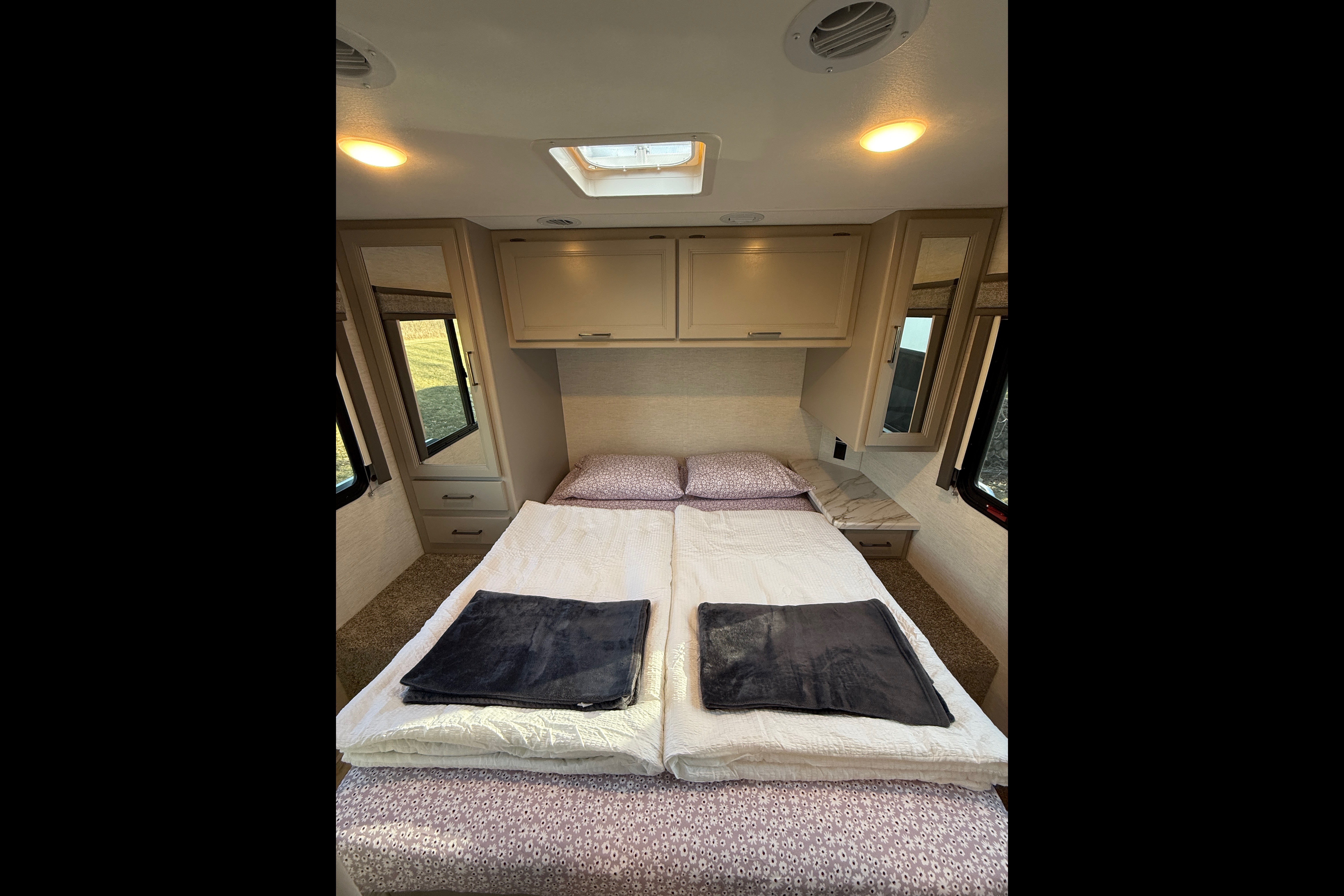 Brand new 2026 Thor Chateau 30ft. with free private shuttle -Lola