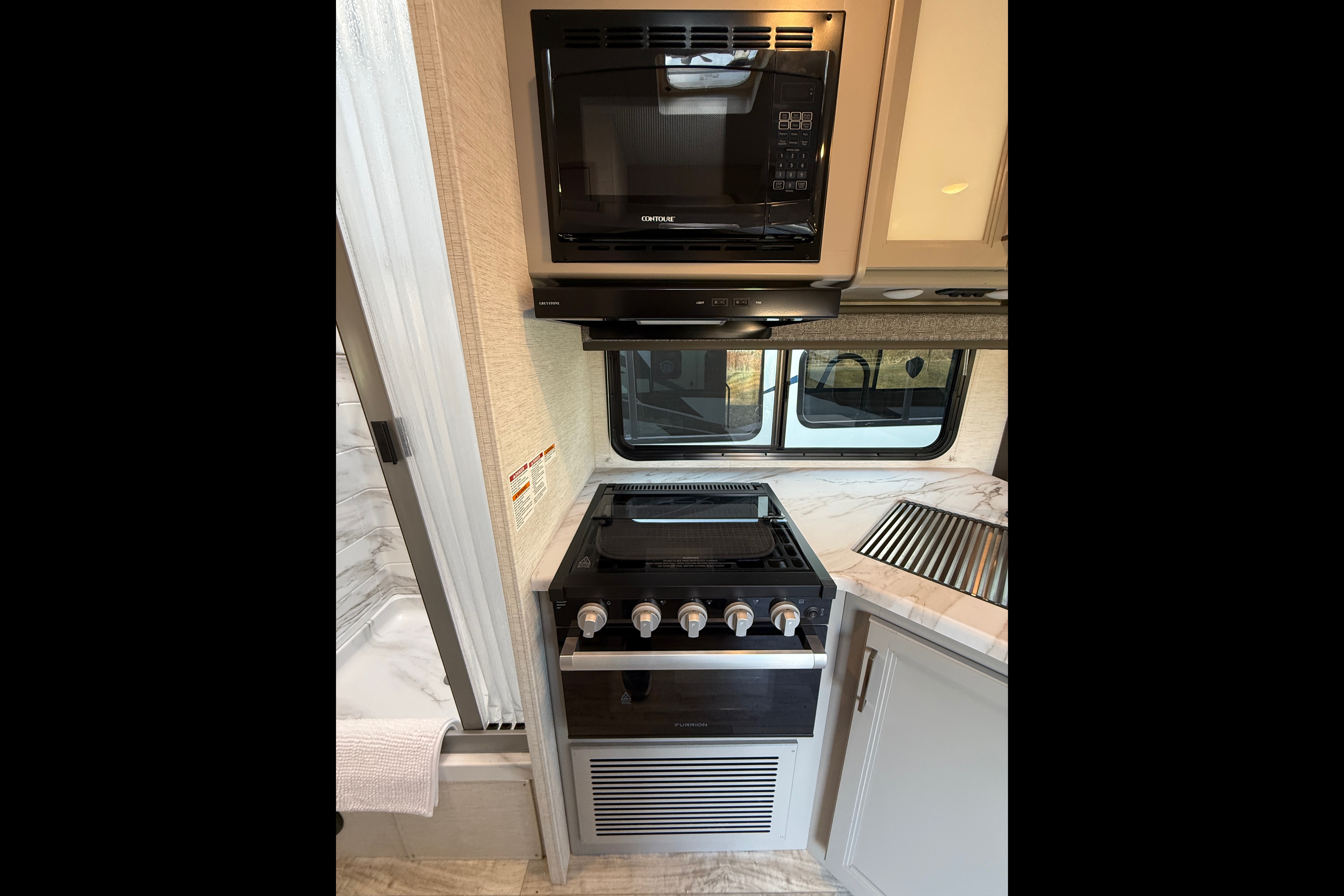 Brand new 2026 Thor Chateau 30ft. with free private shuttle -Lola