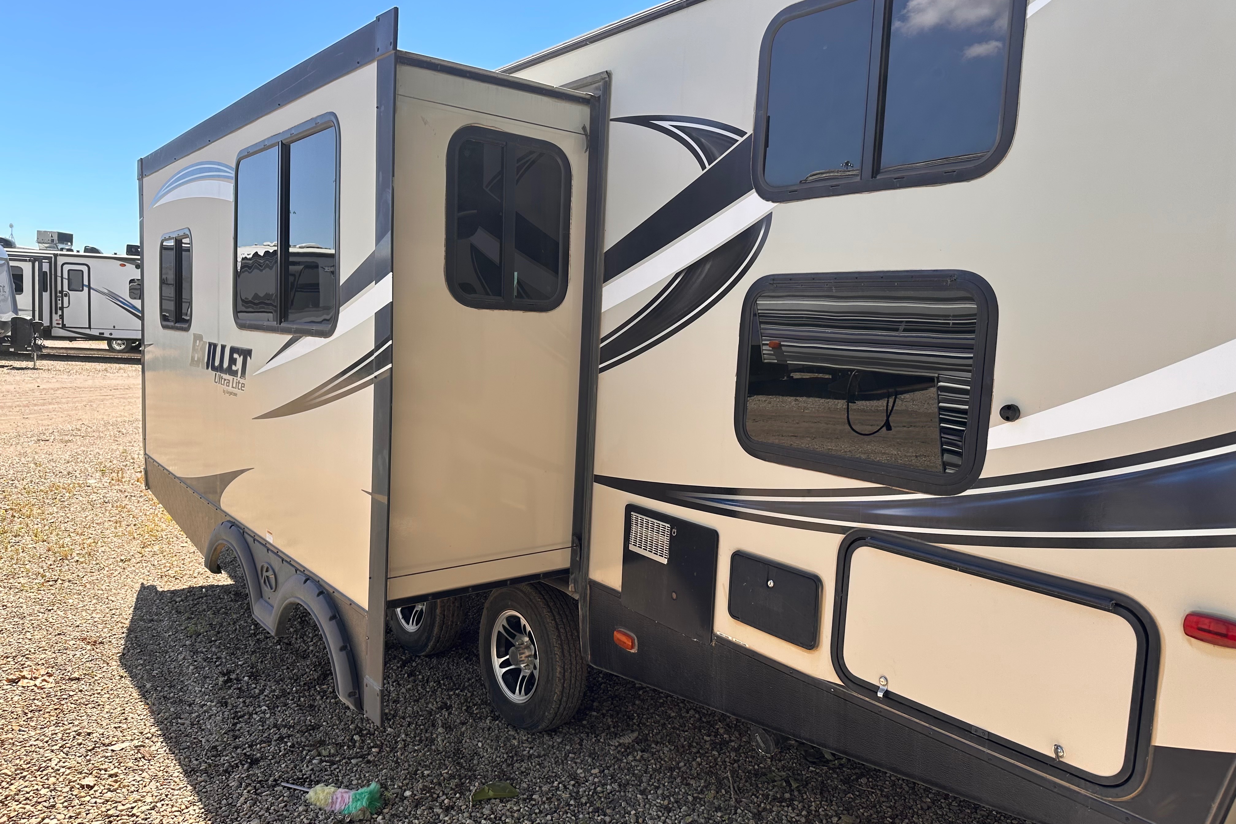 Sleeps 10 Keystone Bullet Ultralight Travel Trailer