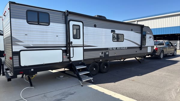 Eddie’s Pet Friendly Heartland Trail Runner Travel Trailer