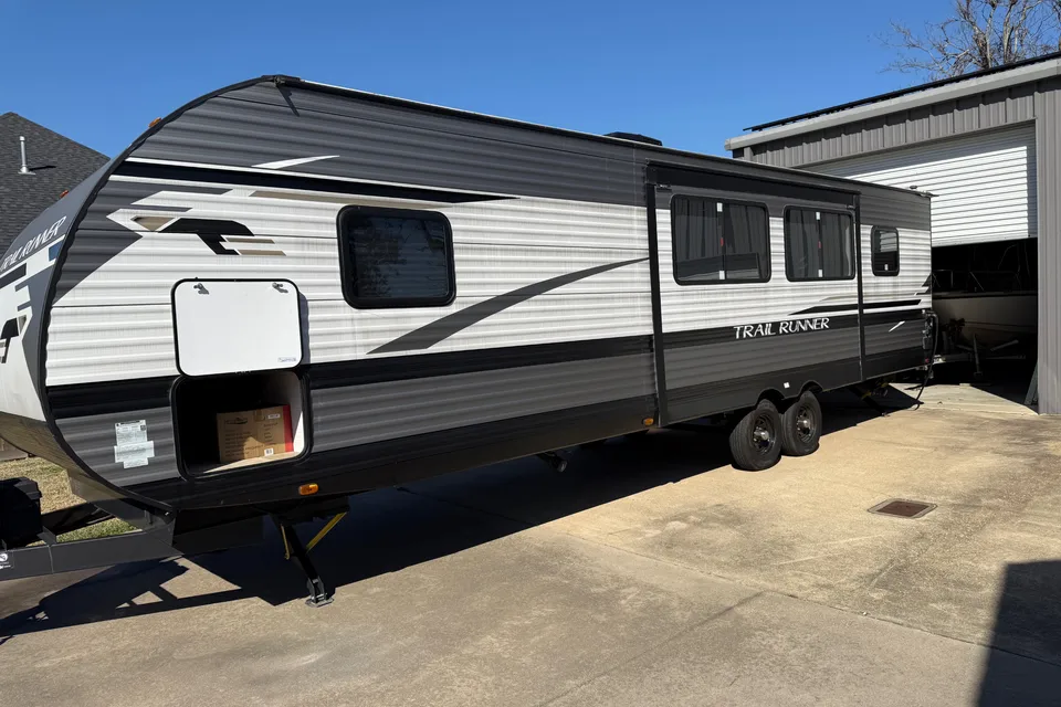 Eddie’s Pet Friendly Heartland Trail Runner Travel Trailer