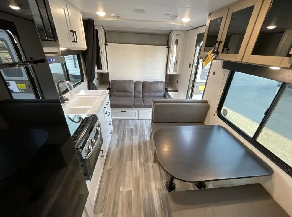 New Jayco with Double Bunks + Murphy Bed – Easy Tow, Sleeps 7