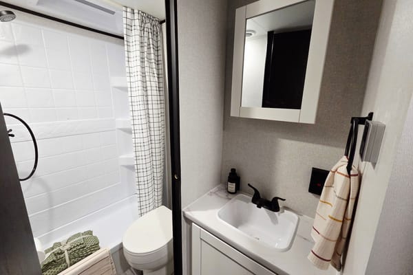 New Jayco with Double Bunks + Murphy Bed – Easy Tow, Sleeps 7