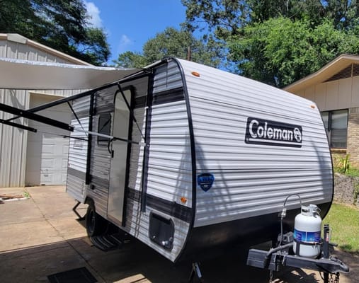 Rhiannon's Coleman 17B Travel Trailer