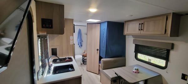 Rhiannon's Coleman 17B Travel Trailer