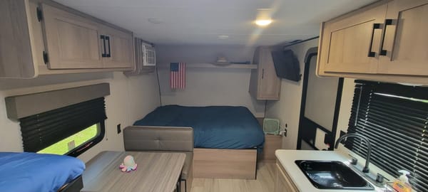 Rhiannon's Coleman 17B Travel Trailer