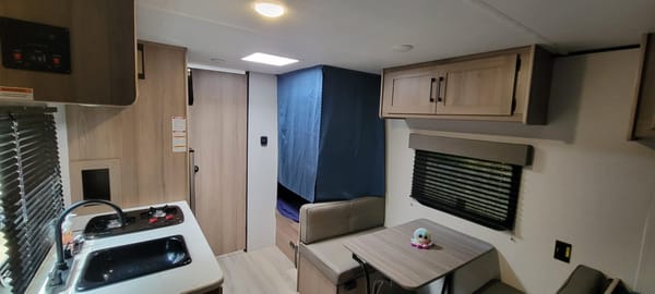 Rhiannon's Coleman 17B Travel Trailer