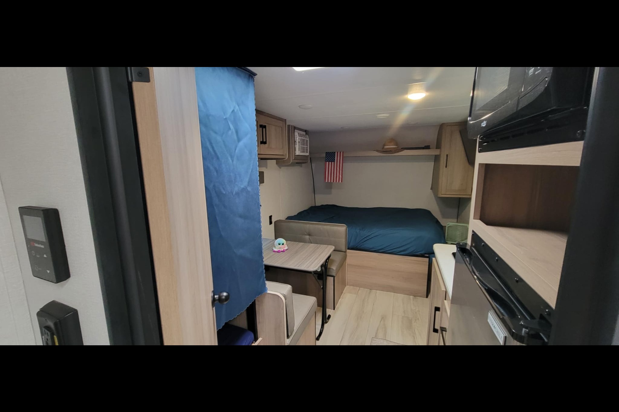 Rhiannon's Coleman 17B Travel Trailer