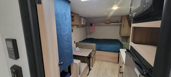 Rhiannon's Coleman 17B Travel Trailer