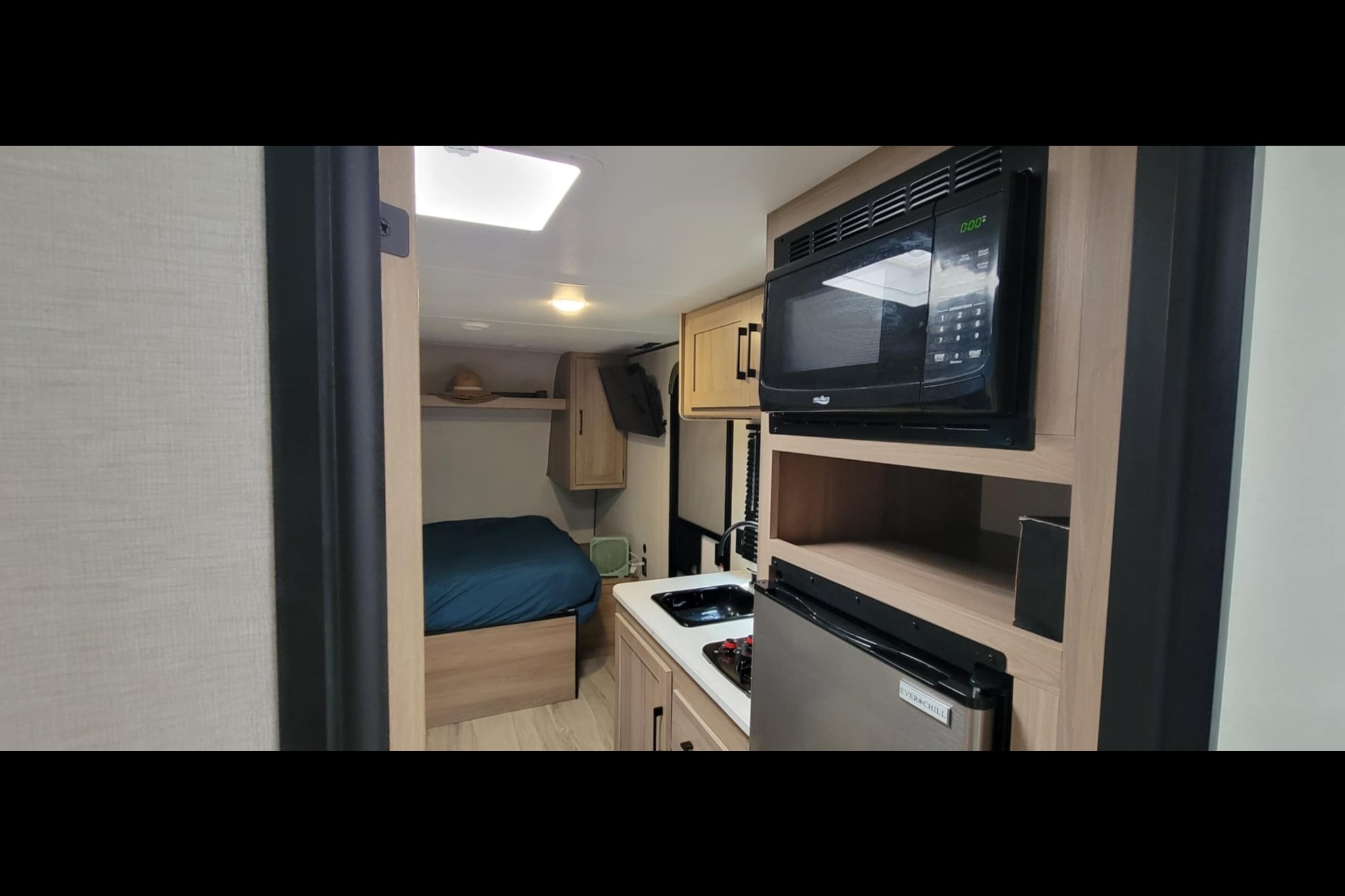 Rhiannon's Coleman 17B Travel Trailer