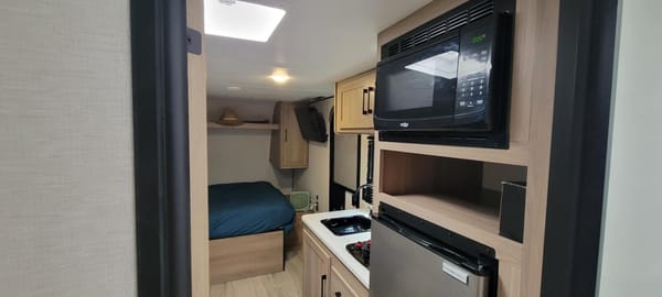 Rhiannon's Coleman 17B Travel Trailer