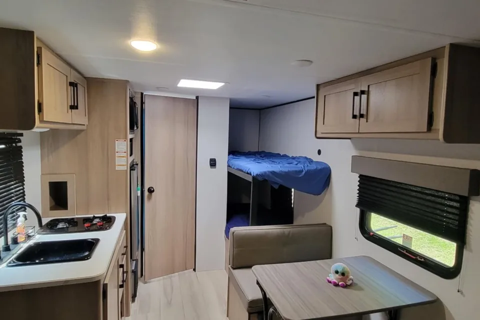 Rhiannon's Coleman 17B Travel Trailer
