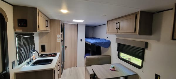 Rhiannon's Coleman 17B Travel Trailer