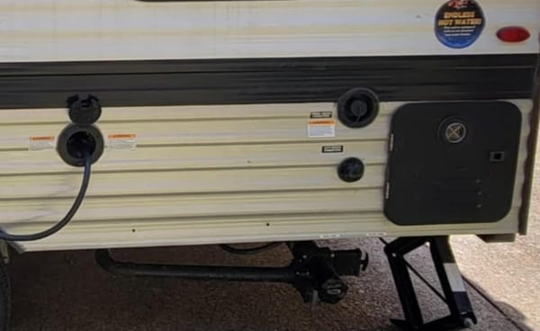 Rhiannon's Coleman 17B Travel Trailer