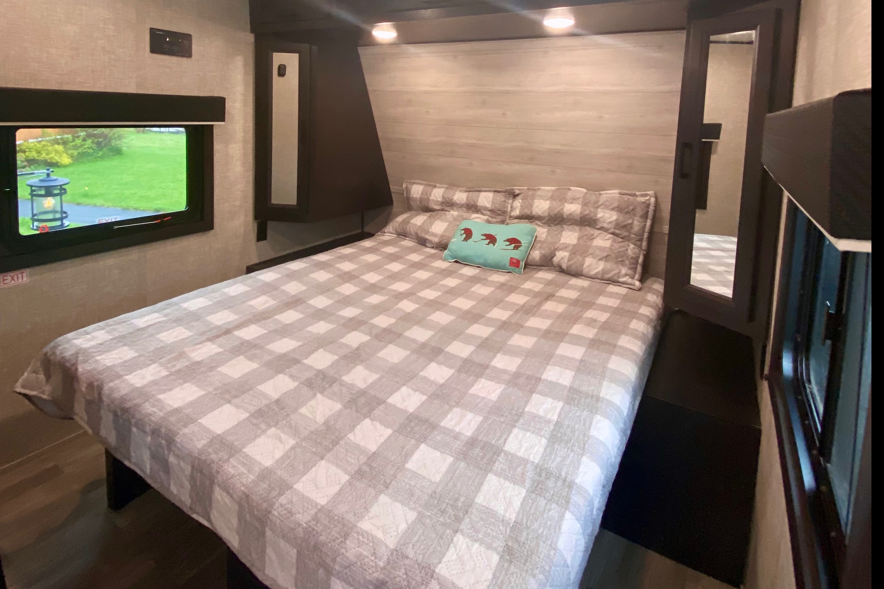Camp-a-Lot Castle - 2022 Jayco Jay Flight 24RBS