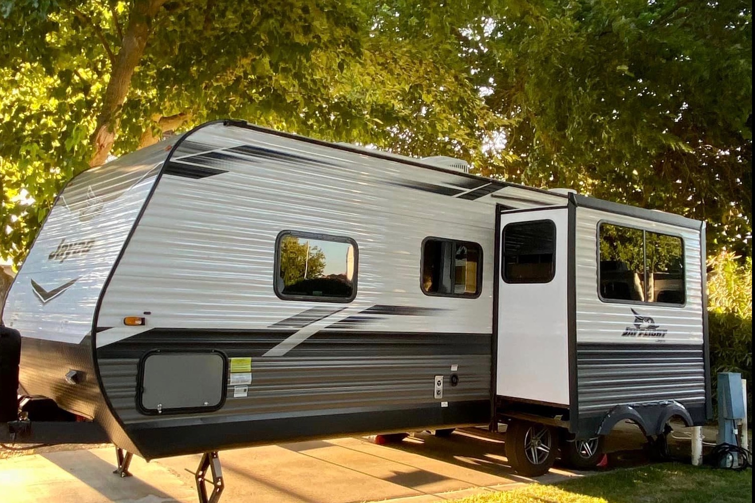 Camp-a-Lot Castle - 2022 Jayco Jay Flight 24RBS