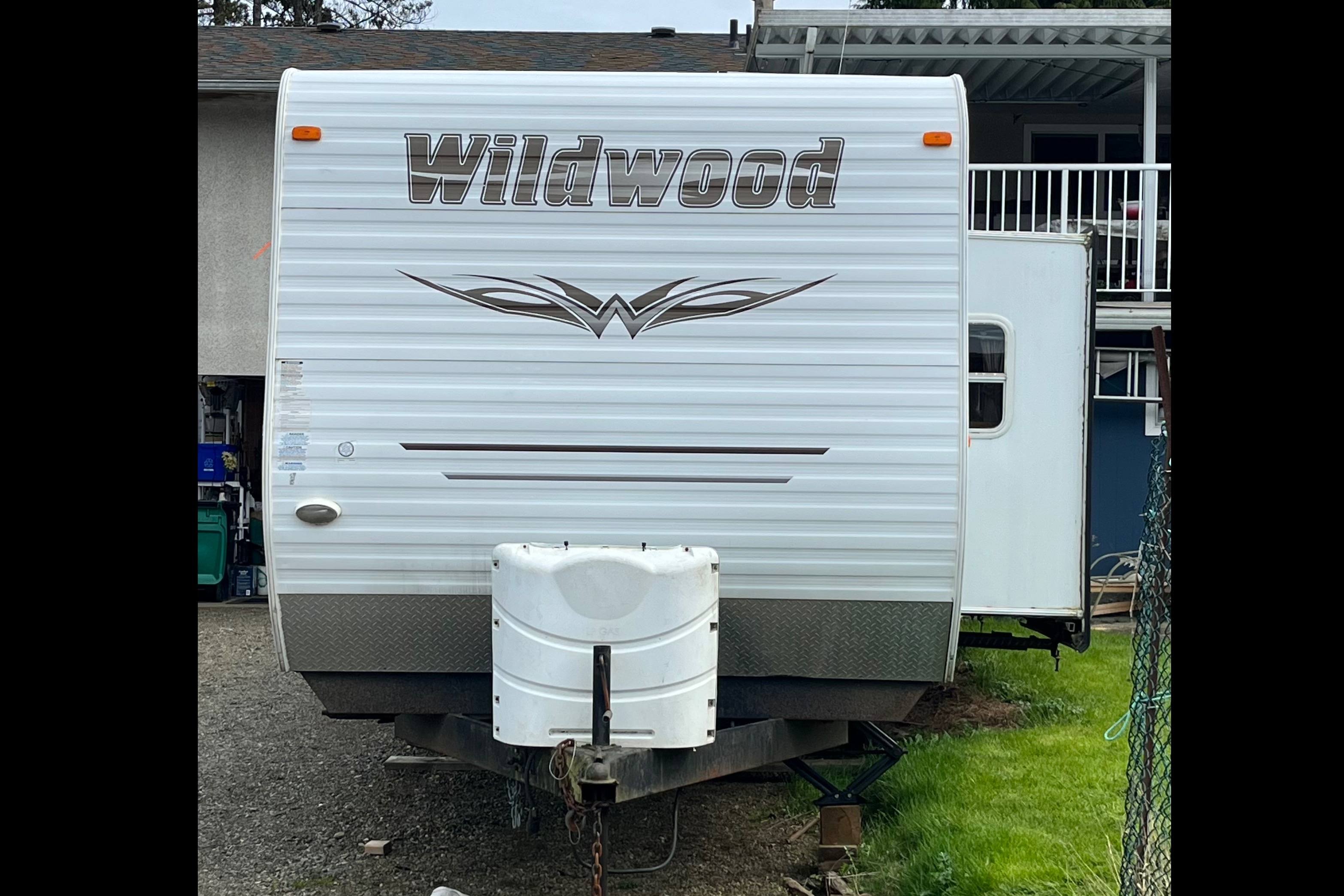 Ed's Wildwood by Forest River