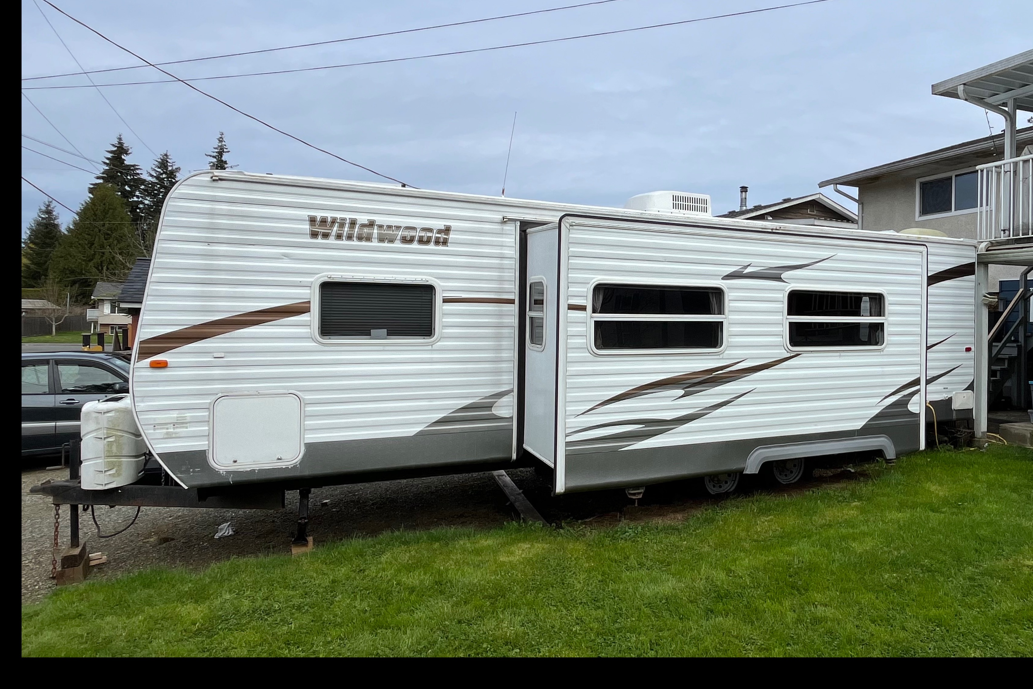 Ed's Wildwood by Forest River