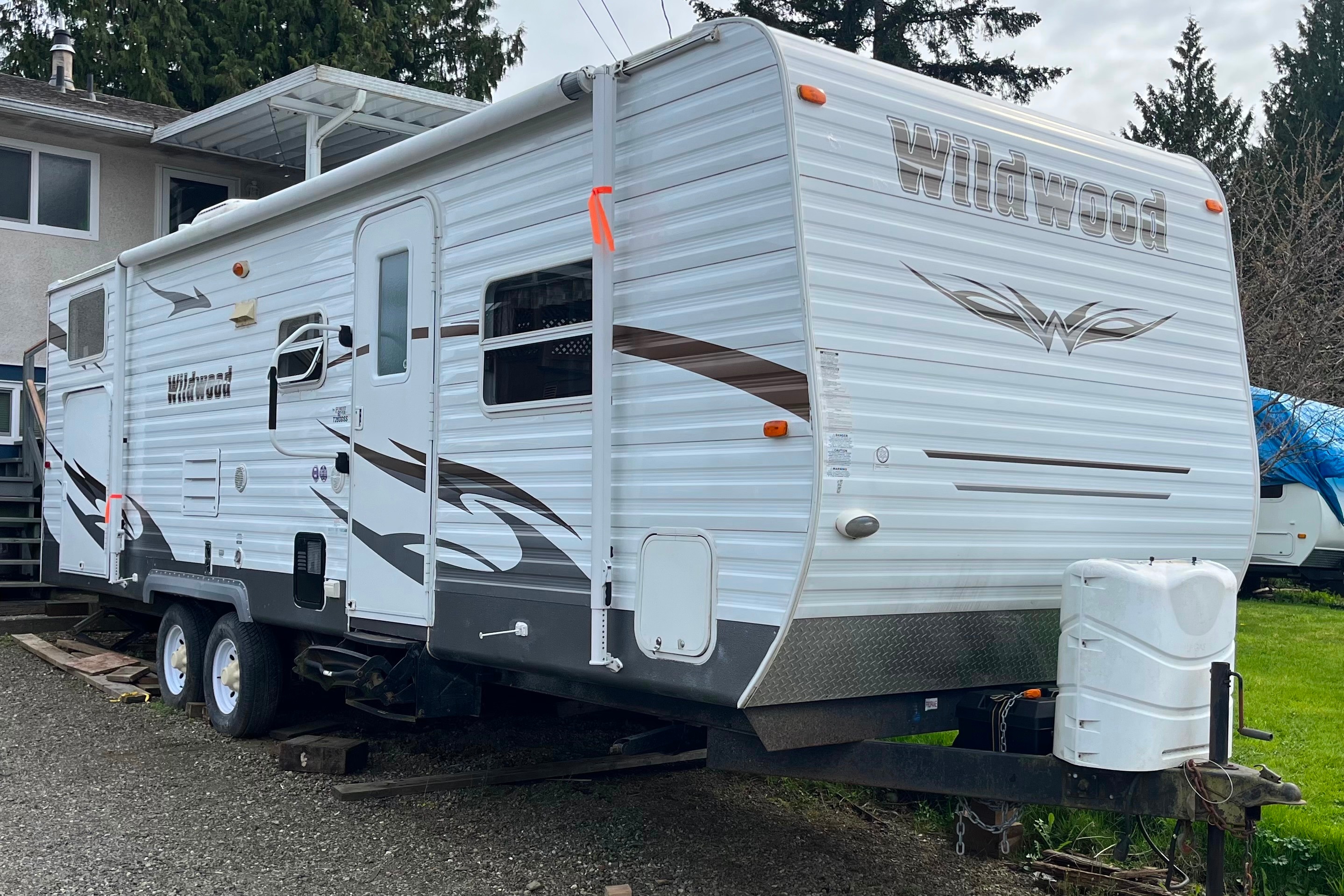 Ed's Wildwood by Forest River