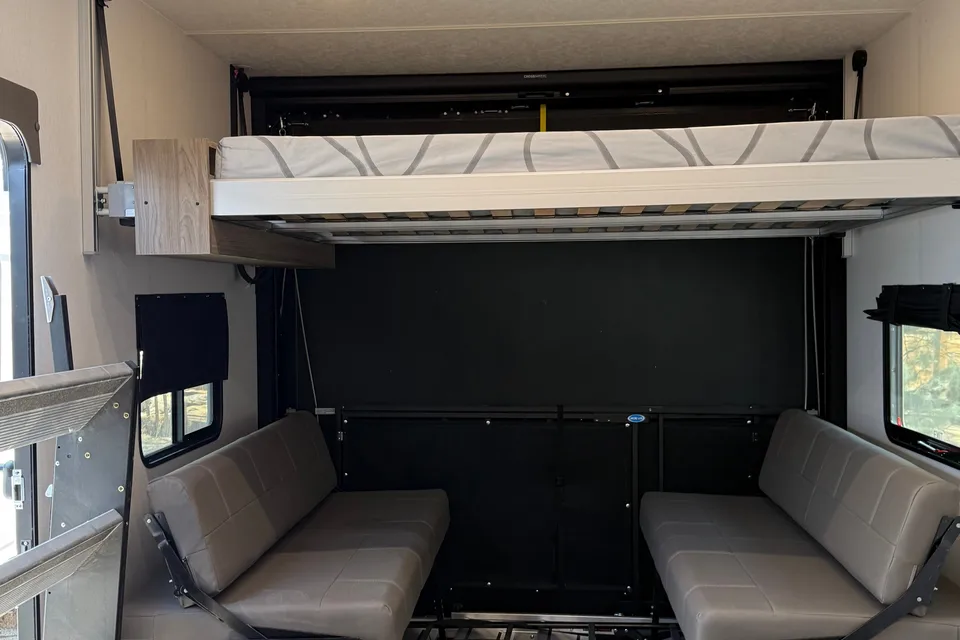 Joe's Coachmen Adrenaline  30GS Toy Hauler