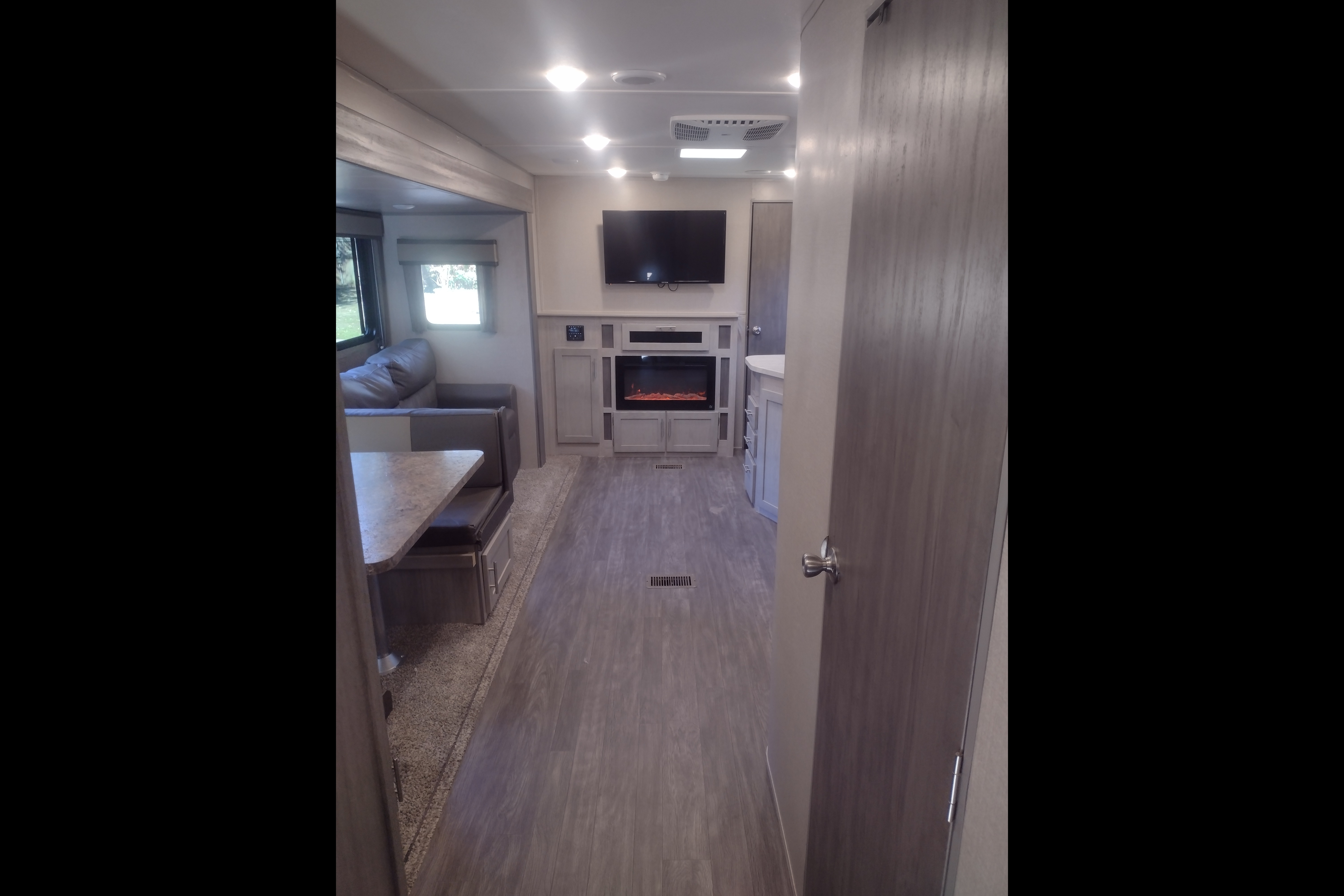 Aurora RV with Bunk Room: Fully Equipped: No Prep Fee: Delivery Available($85)