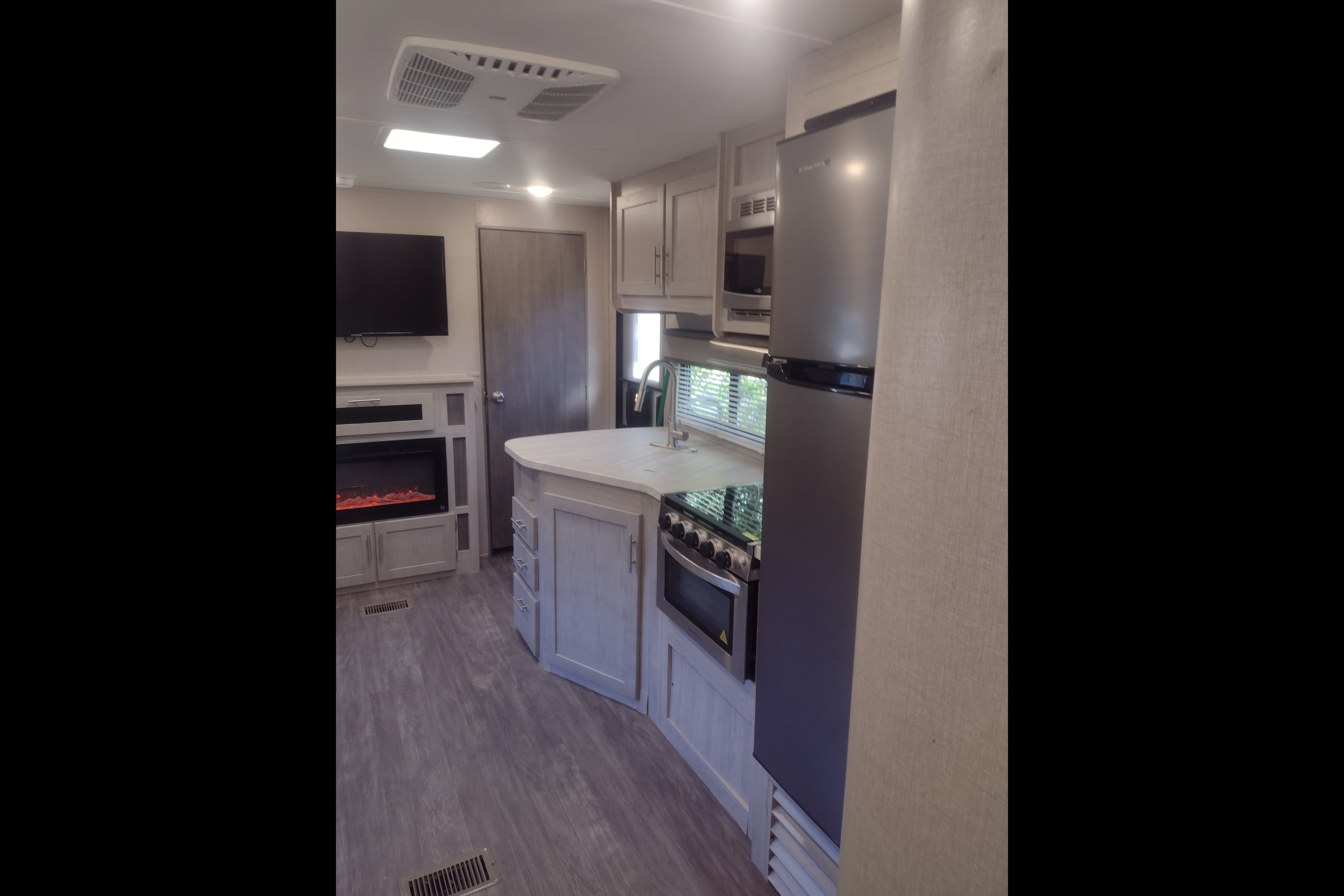 Aurora RV with Bunk Room: Fully Equipped: No Prep Fee: Delivery Available($85)