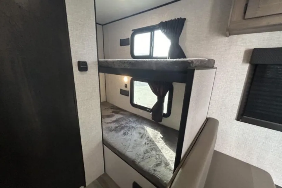 *Light trailer* Highland Ridge 2024