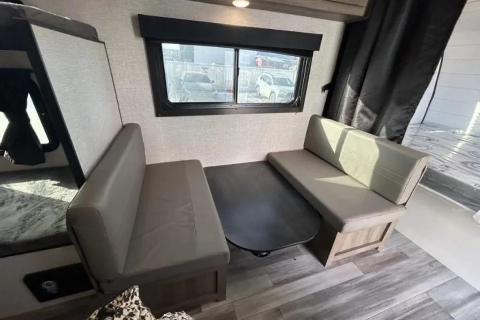 *Light trailer* Highland Ridge 2024