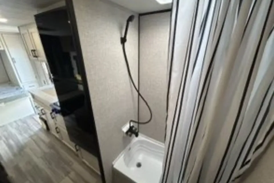 *Light trailer* Highland Ridge 2024