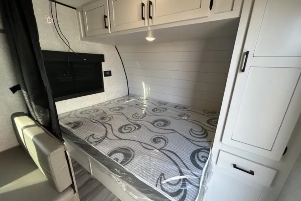 *Light trailer* Highland Ridge 2024