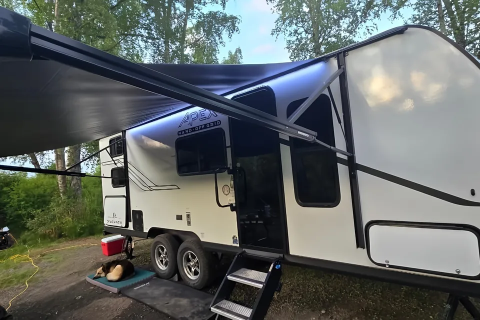 Jeny & Will's Coachmen Apex Travel Trailer