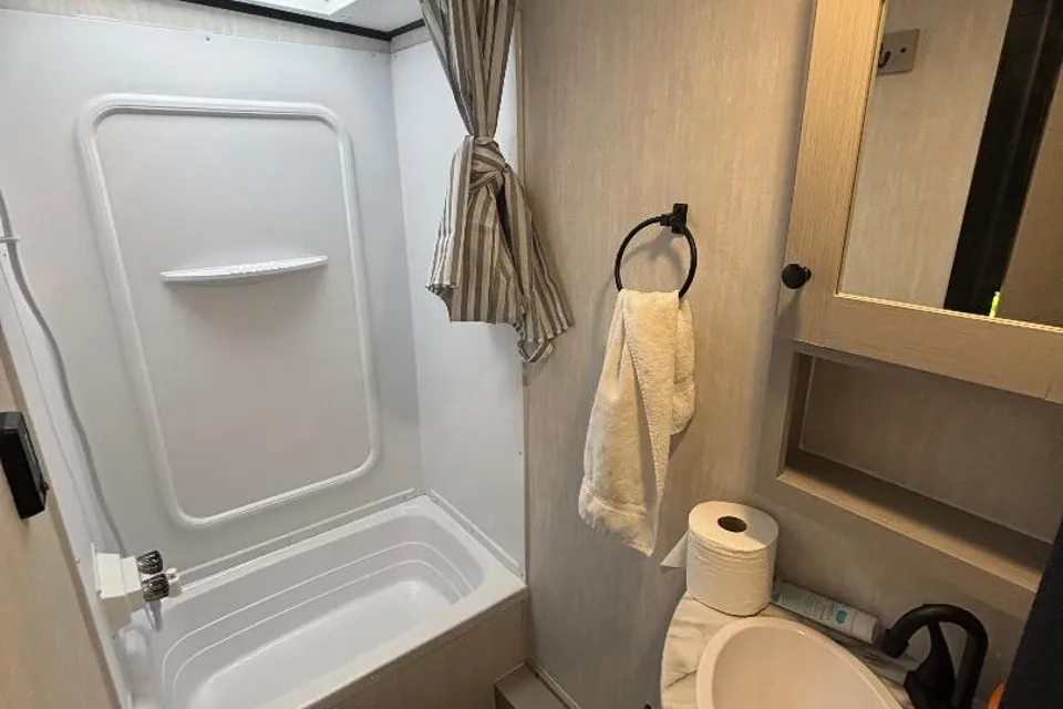 Jeny & Will's Coachmen Apex Travel Trailer