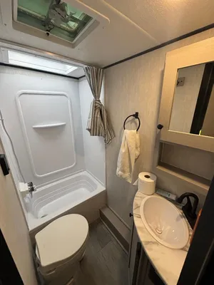 Jeny & Will's Coachmen Apex Travel Trailer