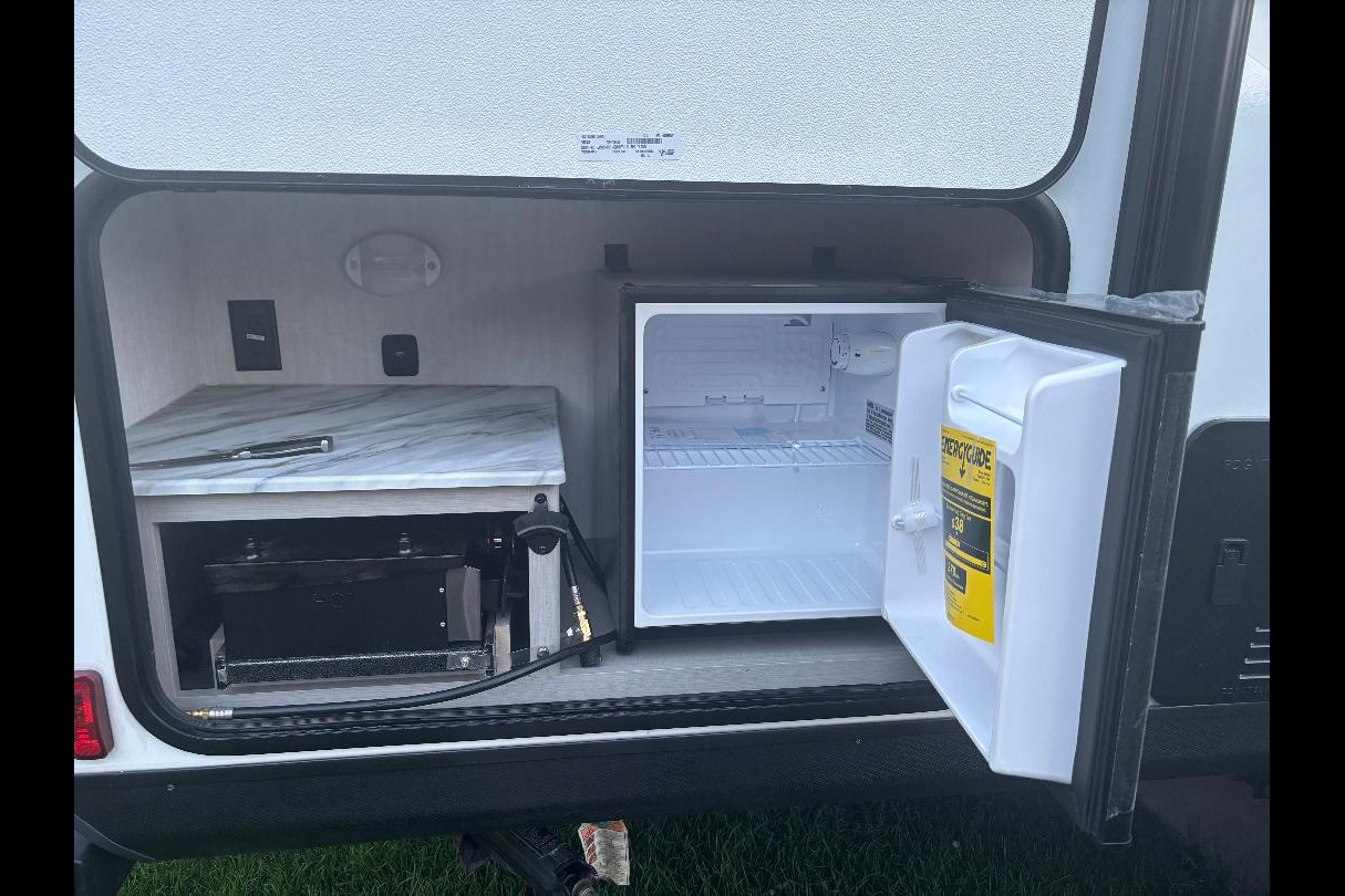 Jeny & Will's Coachmen Apex Travel Trailer