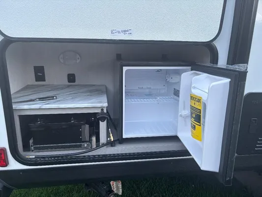 Jeny & Will's Coachmen Apex Travel Trailer