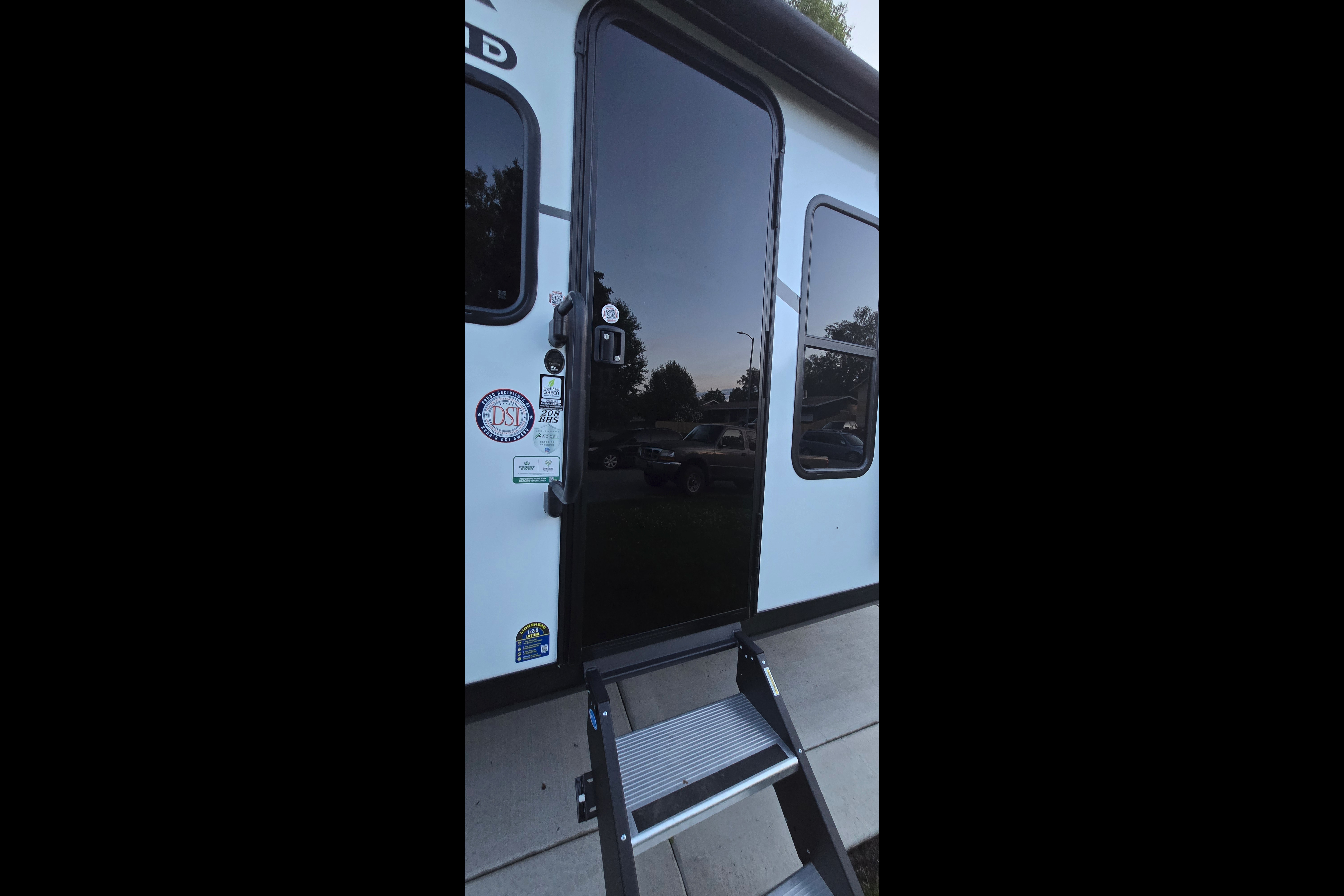 Jeny & Will's Coachmen Apex Travel Trailer