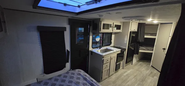 Jeny & Will's Coachmen Apex Travel Trailer
