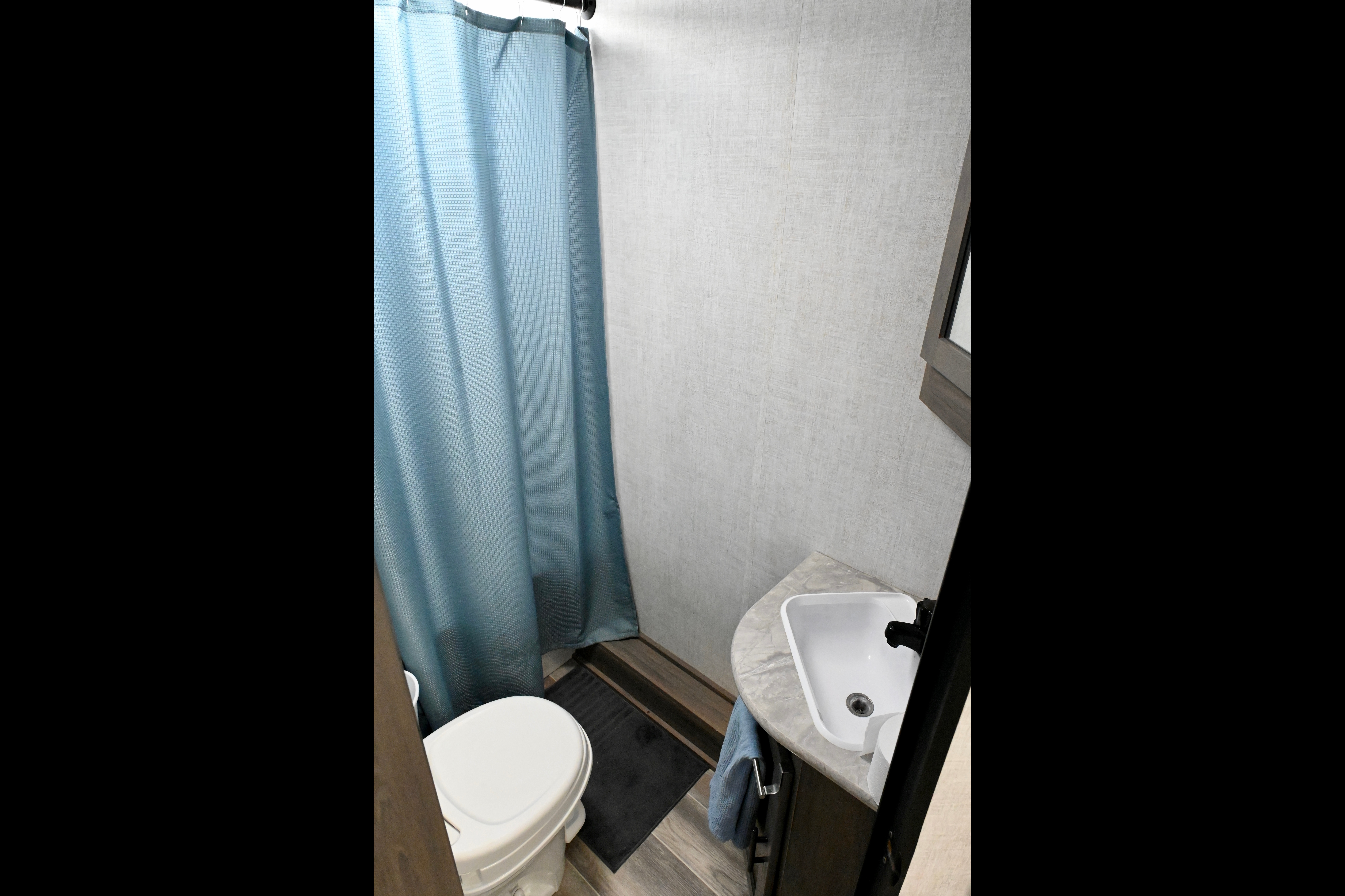 Modern Camper with Plentiful Amenities