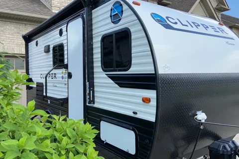 Like New Coachmen Clipper 17BH Travel Trailer